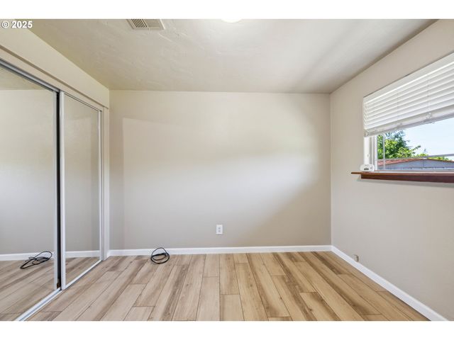 3840 VISTA Dr, North Bend, OR 97459