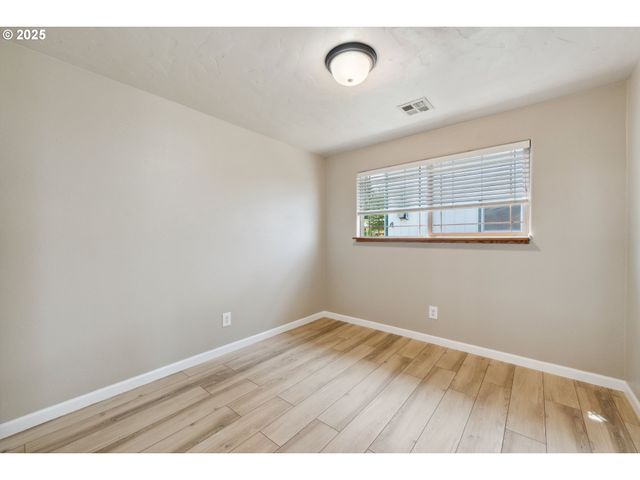 3840 VISTA Dr, North Bend, OR 97459