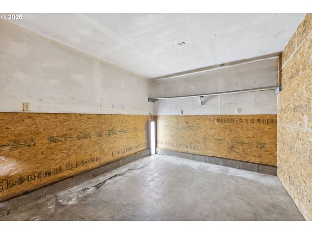 3840 VISTA Dr, North Bend, OR 97459