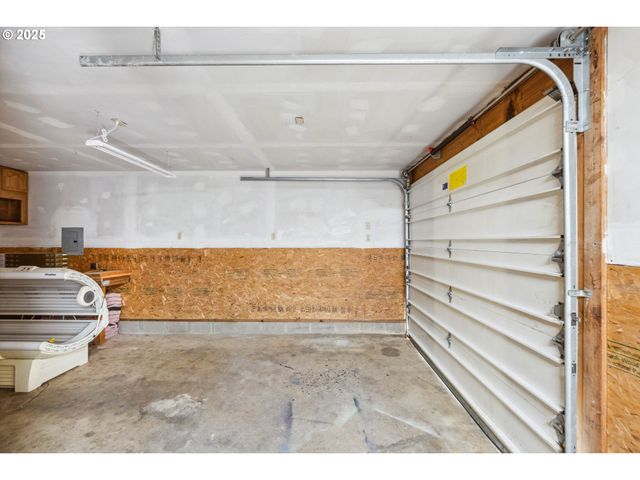 3840 VISTA Dr, North Bend, OR 97459