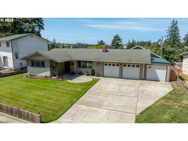 3840 VISTA Dr, North Bend, OR 97459