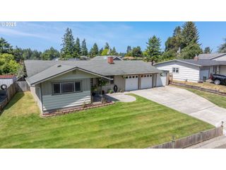 3840 VISTA Dr, North Bend, OR 97459
