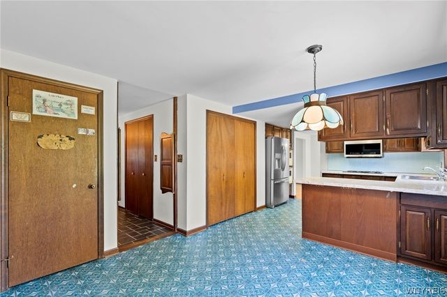 200 Foxpoint West, Amherst, NY 14221