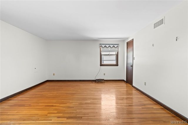 200 Foxpoint West, Amherst, NY 14221