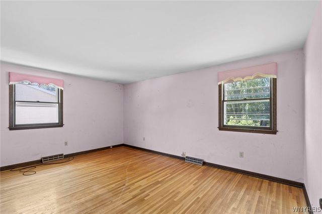 200 Foxpoint West, Amherst, NY 14221