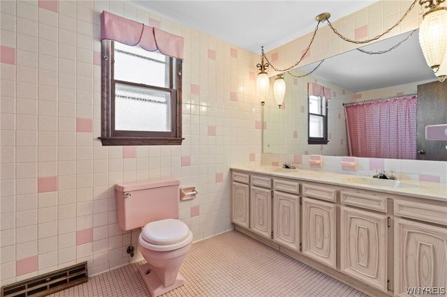 200 Foxpoint West, Amherst, NY 14221