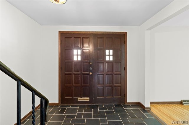 200 Foxpoint West, Amherst, NY 14221