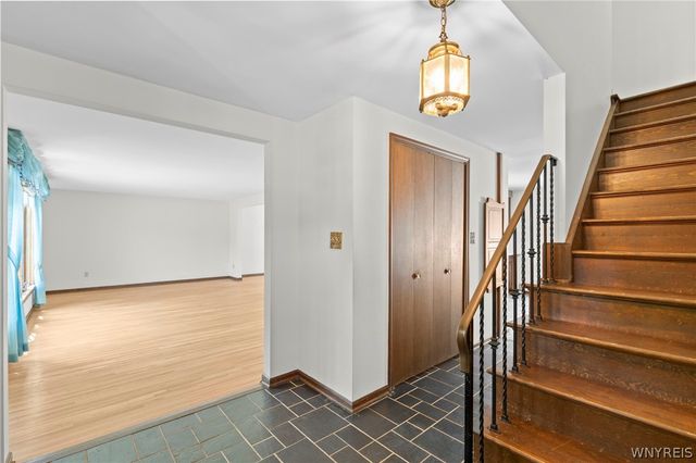 200 Foxpoint West, Amherst, NY 14221