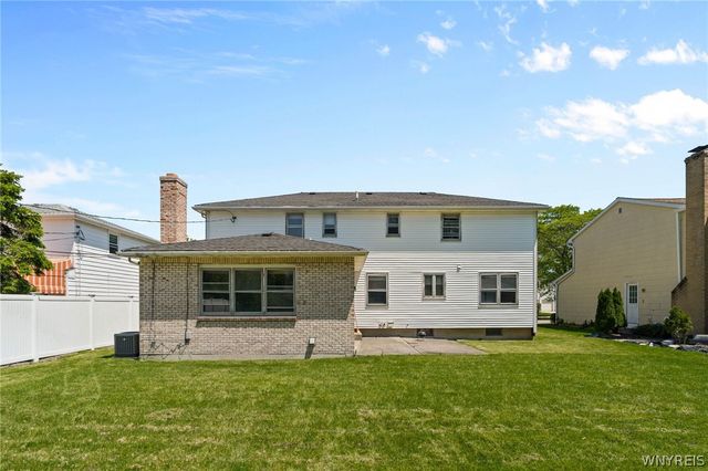 200 Foxpoint West, Amherst, NY 14221