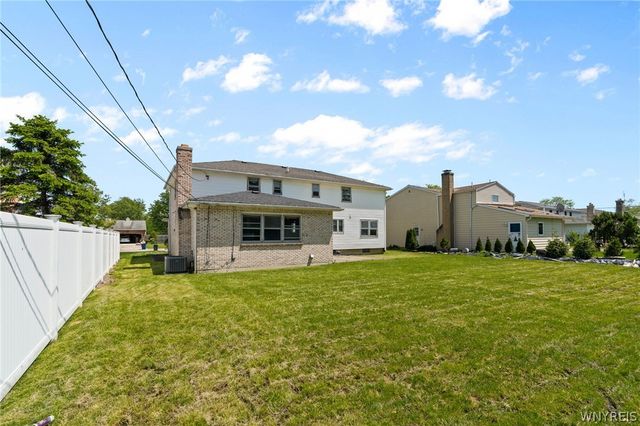 200 Foxpoint West, Amherst, NY 14221