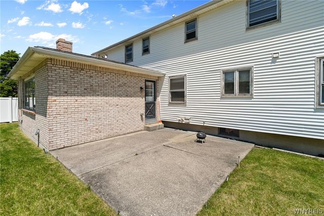 200 Foxpoint West, Amherst, NY 14221