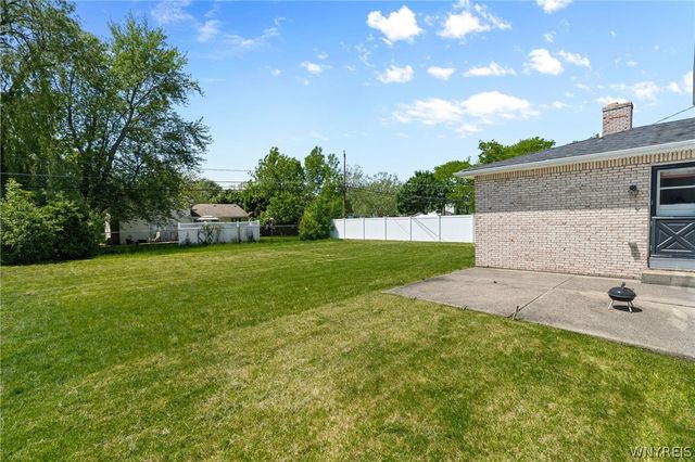200 Foxpoint West, Amherst, NY 14221