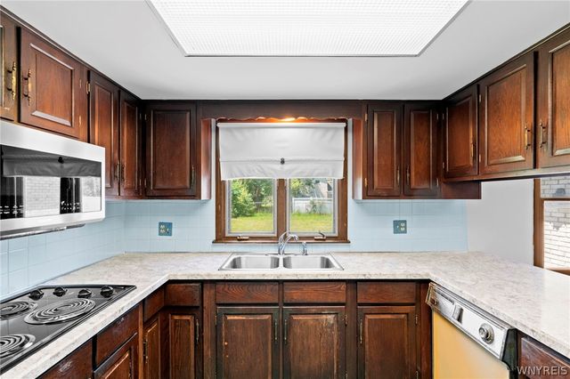 200 Foxpoint West, Amherst, NY 14221