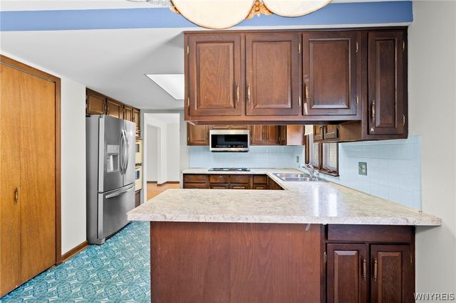 200 Foxpoint West, Amherst, NY 14221