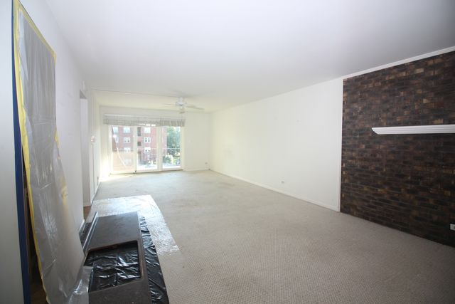 475 Shenstone Road 303, Riverside, IL 60546