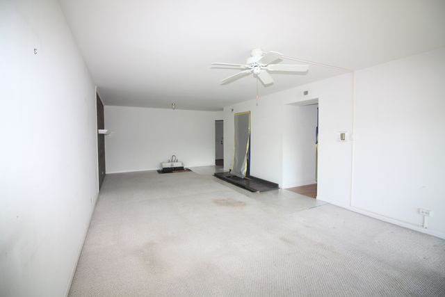 475 Shenstone Road 303, Riverside, IL 60546