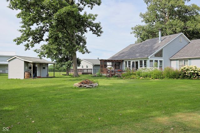 711 Laura Lane, Sweetser, IN 46987