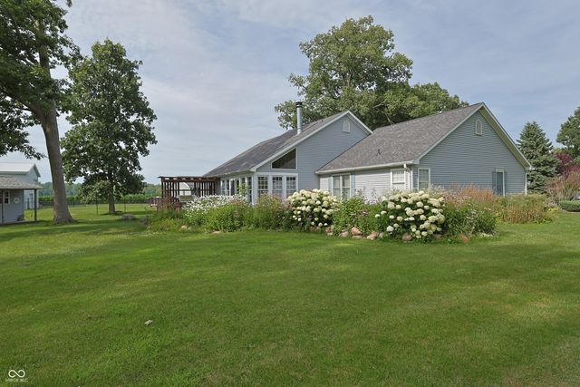 711 Laura Lane, Sweetser, IN 46987
