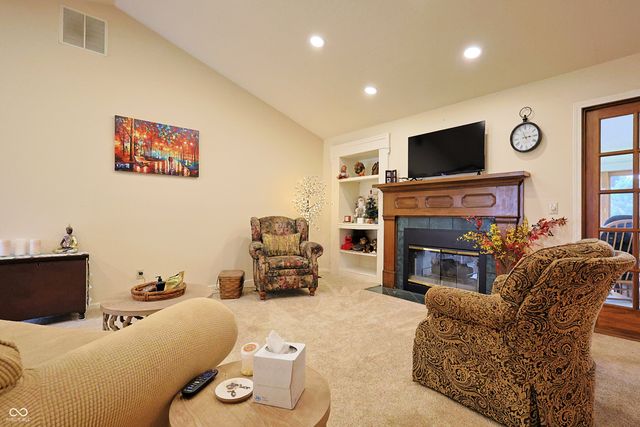 711 Laura Lane, Sweetser, IN 46987