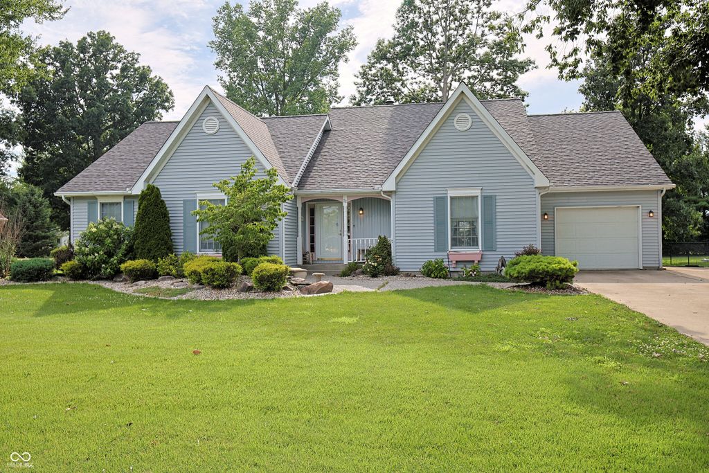 711 Laura Lane, Sweetser, IN 46987