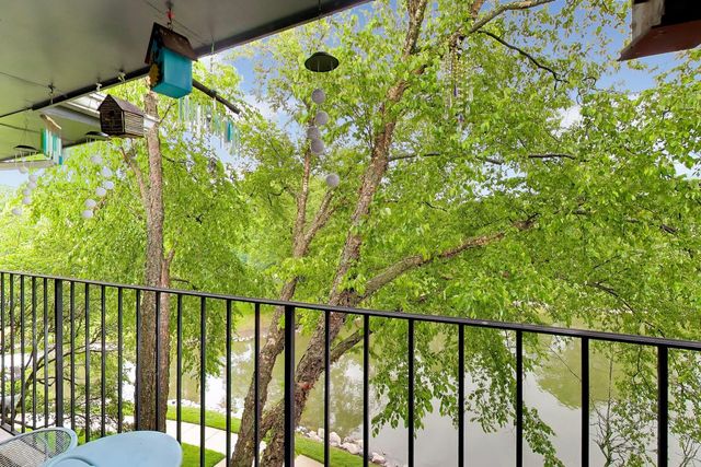 2017 Ammer Ridge Court 302, Glenview, IL 60025