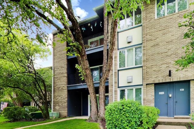 2017 Ammer Ridge Court 302, Glenview, IL 60025