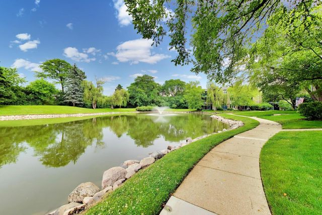 2017 Ammer Ridge Court 302, Glenview, IL 60025