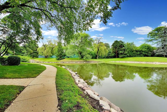 2017 Ammer Ridge Court 302, Glenview, IL 60025