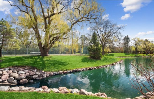 2017 Ammer Ridge Court 302, Glenview, IL 60025