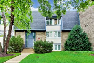 2017 Ammer Ridge Court 302, Glenview, IL 60025