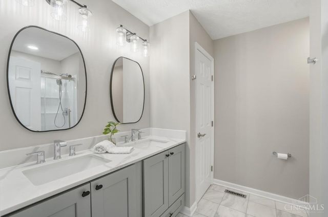 829 Hamlin Drive, Hamilton Twp, OH 45039