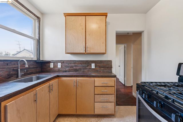 2879 Rheem Ave, Richmond, CA 94804