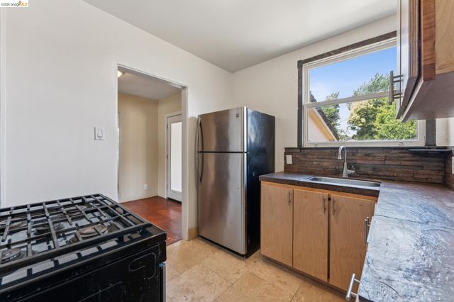 2879 Rheem Ave, Richmond, CA 94804