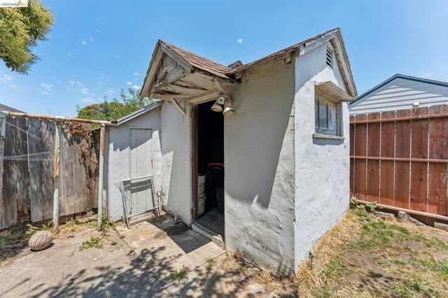 2879 Rheem Ave, Richmond, CA 94804