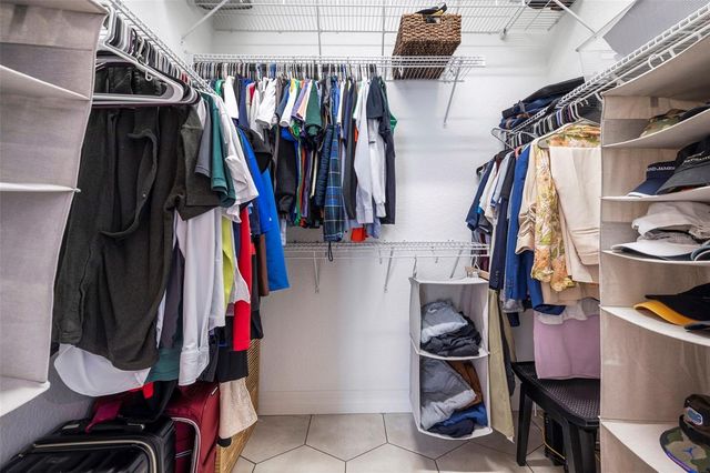 205 BENGAL CIRCLE, Oldsmar, FL 34677