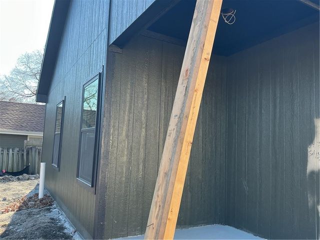 707 N Sycamore Street, Ottawa, KS 66067