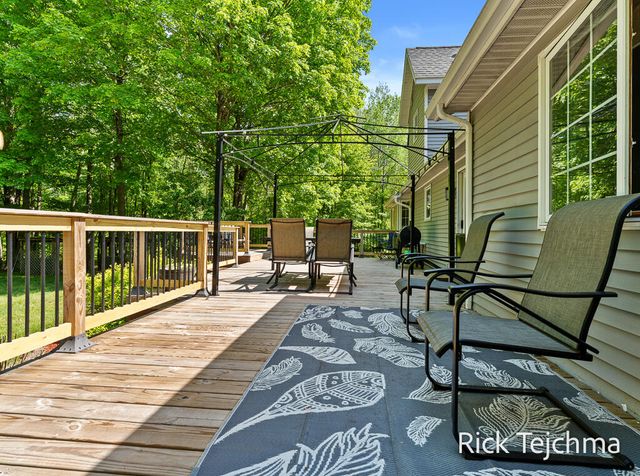 10345 Red Oak Ridge, Howard City, MI 49329