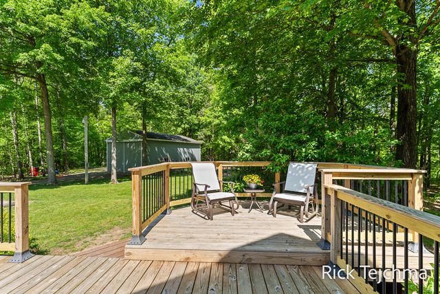 10345 Red Oak Ridge, Howard City, MI 49329