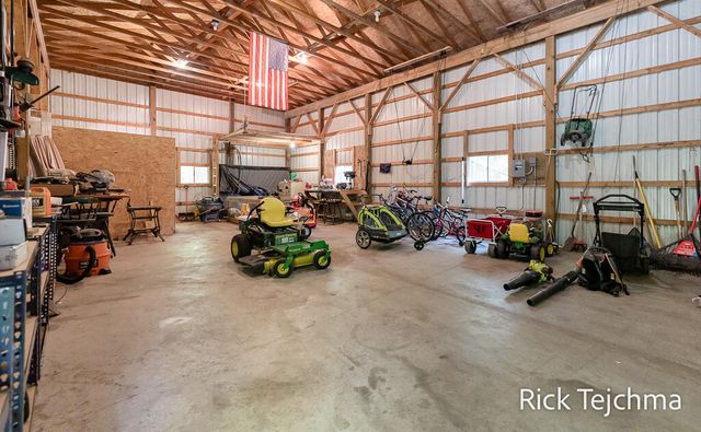 10345 Red Oak Ridge, Howard City, MI 49329