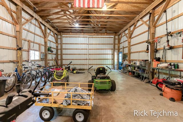 10345 Red Oak Ridge, Howard City, MI 49329