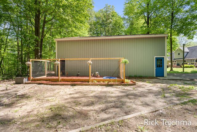 10345 Red Oak Ridge, Howard City, MI 49329