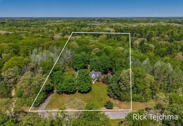 10345 Red Oak Ridge, Howard City, MI 49329