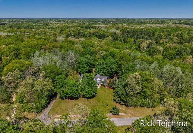 10345 Red Oak Ridge, Howard City, MI 49329