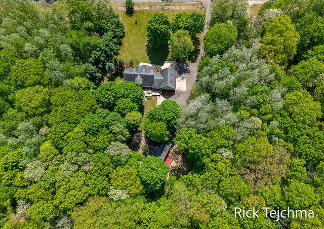 10345 Red Oak Ridge, Howard City, MI 49329