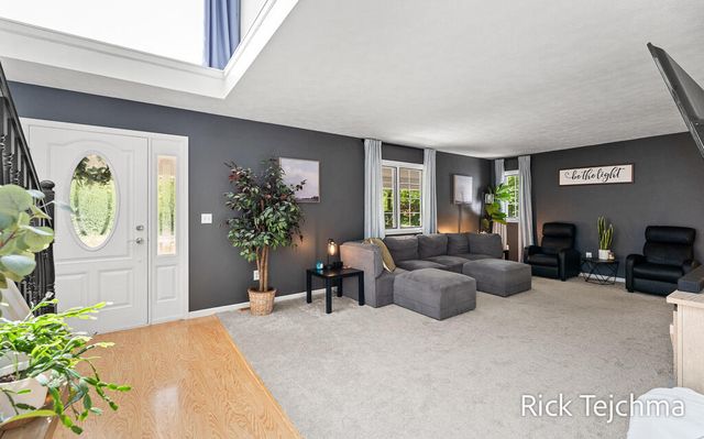 10345 Red Oak Ridge, Howard City, MI 49329
