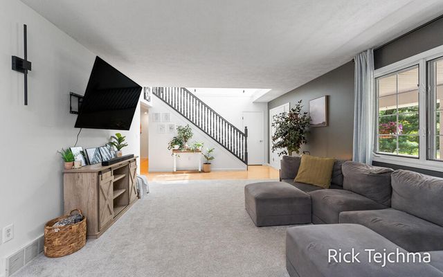 10345 Red Oak Ridge, Howard City, MI 49329
