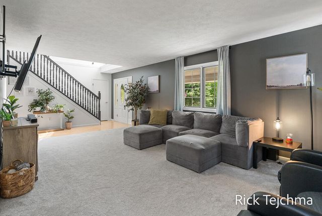 10345 Red Oak Ridge, Howard City, MI 49329