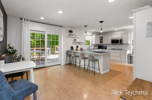 10345 Red Oak Ridge, Howard City, MI 49329