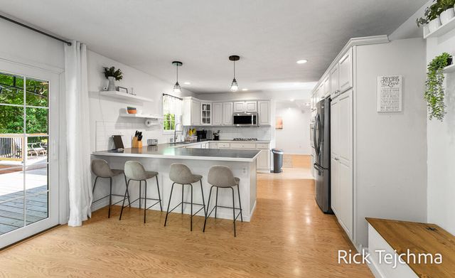 10345 Red Oak Ridge, Howard City, MI 49329