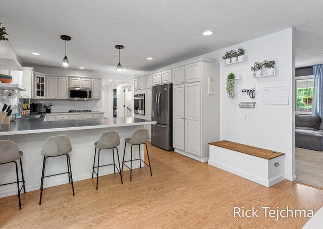 10345 Red Oak Ridge, Howard City, MI 49329